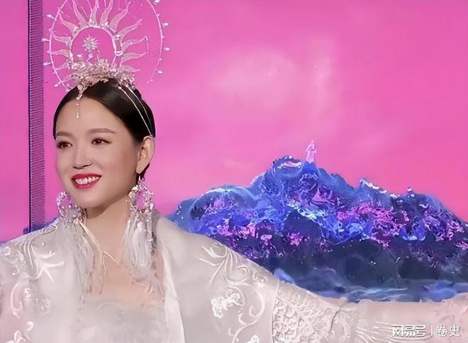 怀孕6个月上春晚站C位真人生赢家AG真人艳压奚梦瑶拒嫁30亿豪门(图4)