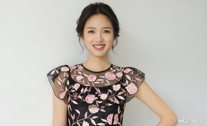 怀孕6个月上春晚站C位真人生赢家AG真人艳压奚梦瑶拒嫁30亿豪门(图20)