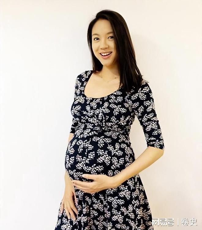 怀孕6个月上春晚站C位真人生赢家AG真人艳压奚梦瑶拒嫁30亿豪门(图17)