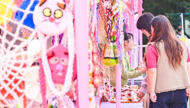 乐节让市民与艺术在城市空间相拥AG真人旗舰厅登录虹桥草地音(图2)